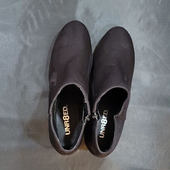 BRAND NEW UNR8ED SIDE ZIPPER +ROUND TOE ANKLE BOOTIE - Picture 6 of 15